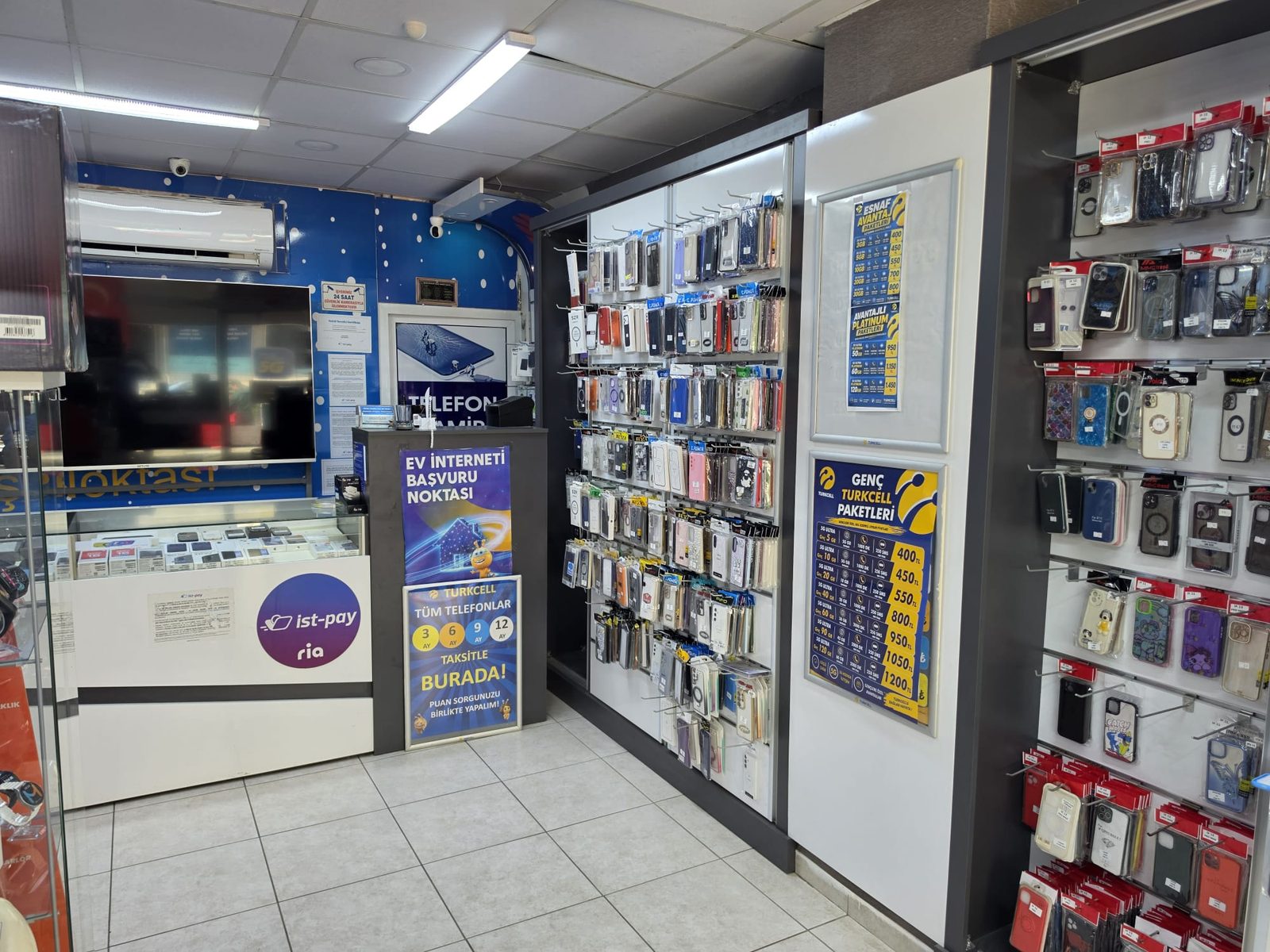 Meblay Bilişim Turkcell ve telefon aksesuar mağazası iç görünüm